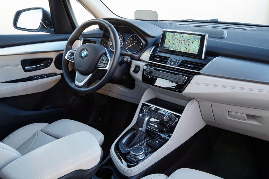 Интерьер BMW 225xe Active Tourer (F45) 2016 года  (WW) (фото 26 из 50)